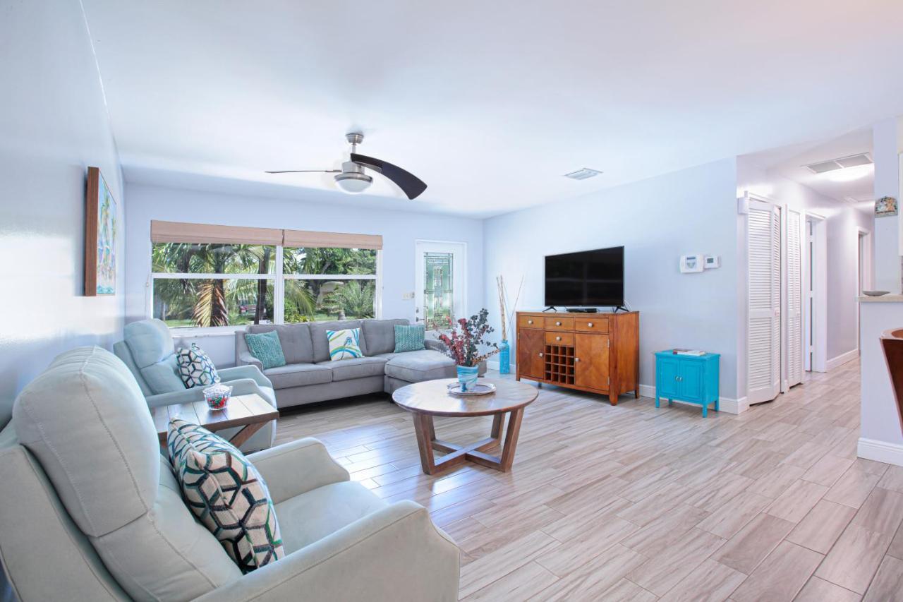 Beautiful Home With Pool And Outdoor Space West Palm Beach Exterior photo